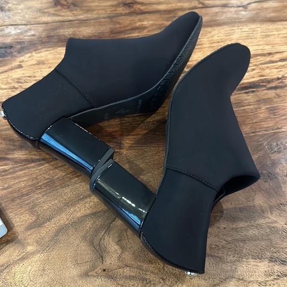 Donald J. Pliner Chelsie Black Square Toe Block Heels Bootie 6.5 - Picture 9 of 12